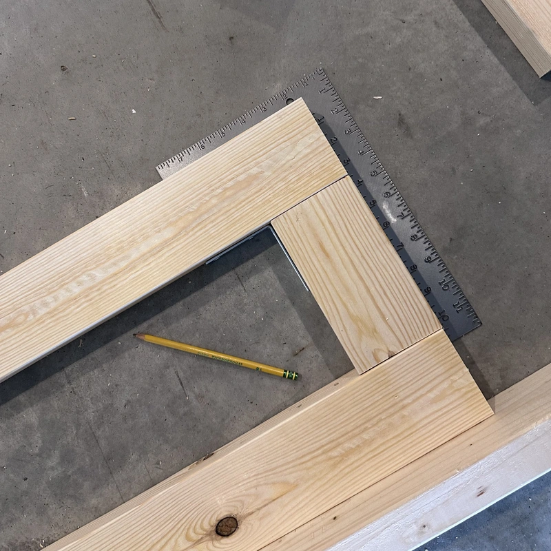 aligning wood angles using a carpenters square